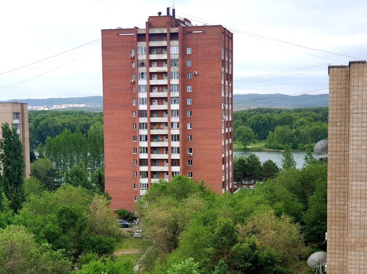 Apartment На Стрелке С Красивым Видом На Иртыш Ustʼ-Kamenogorsk Exterior foto